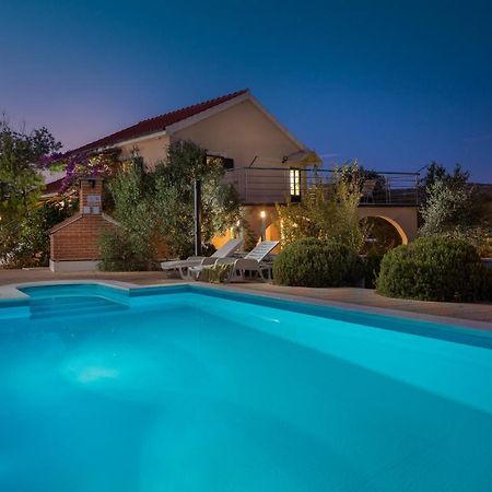 Villa Bravura Milna Milna  Ngoại thất bức ảnh