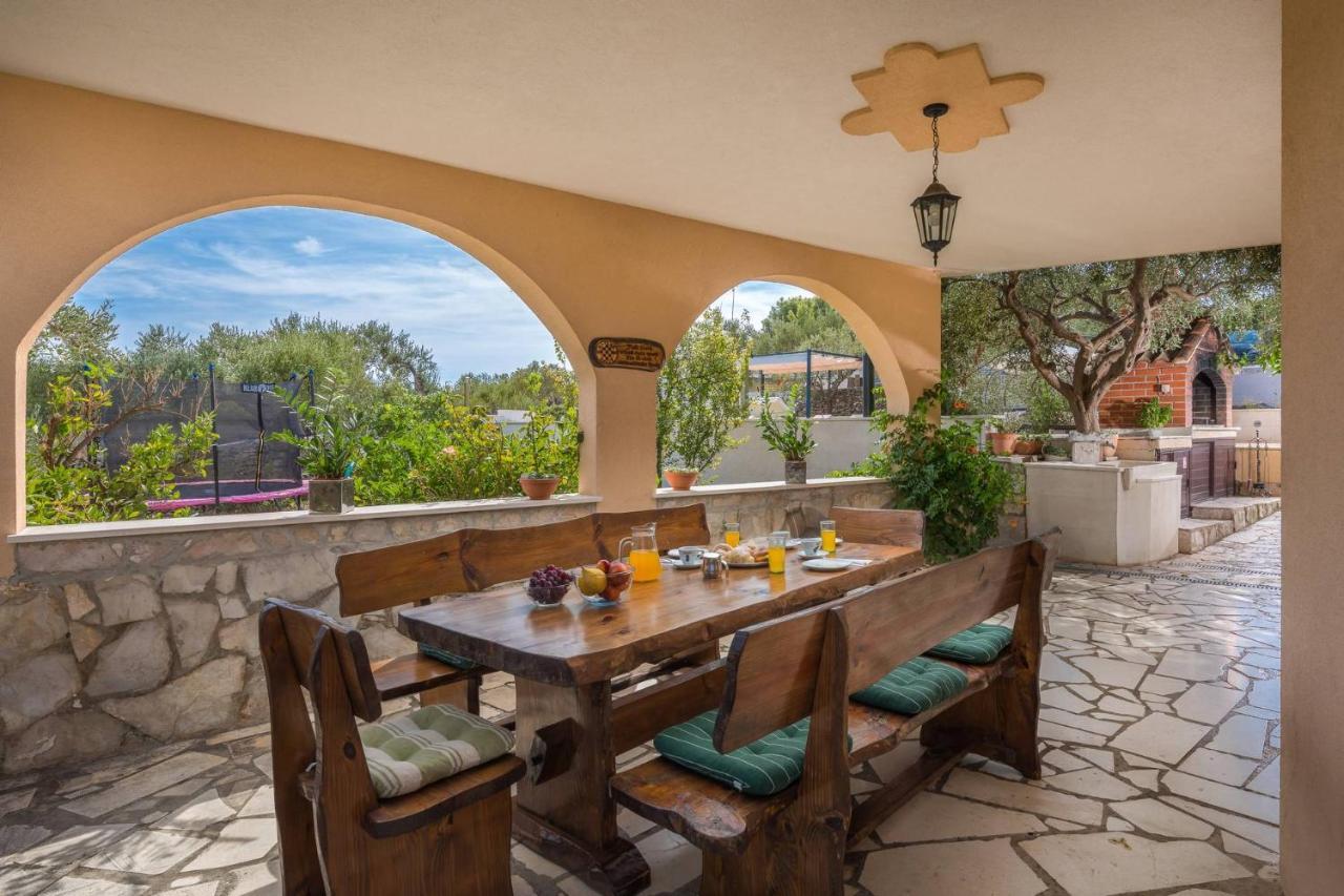 Villa Bravura Milna Milna  Ngoại thất bức ảnh