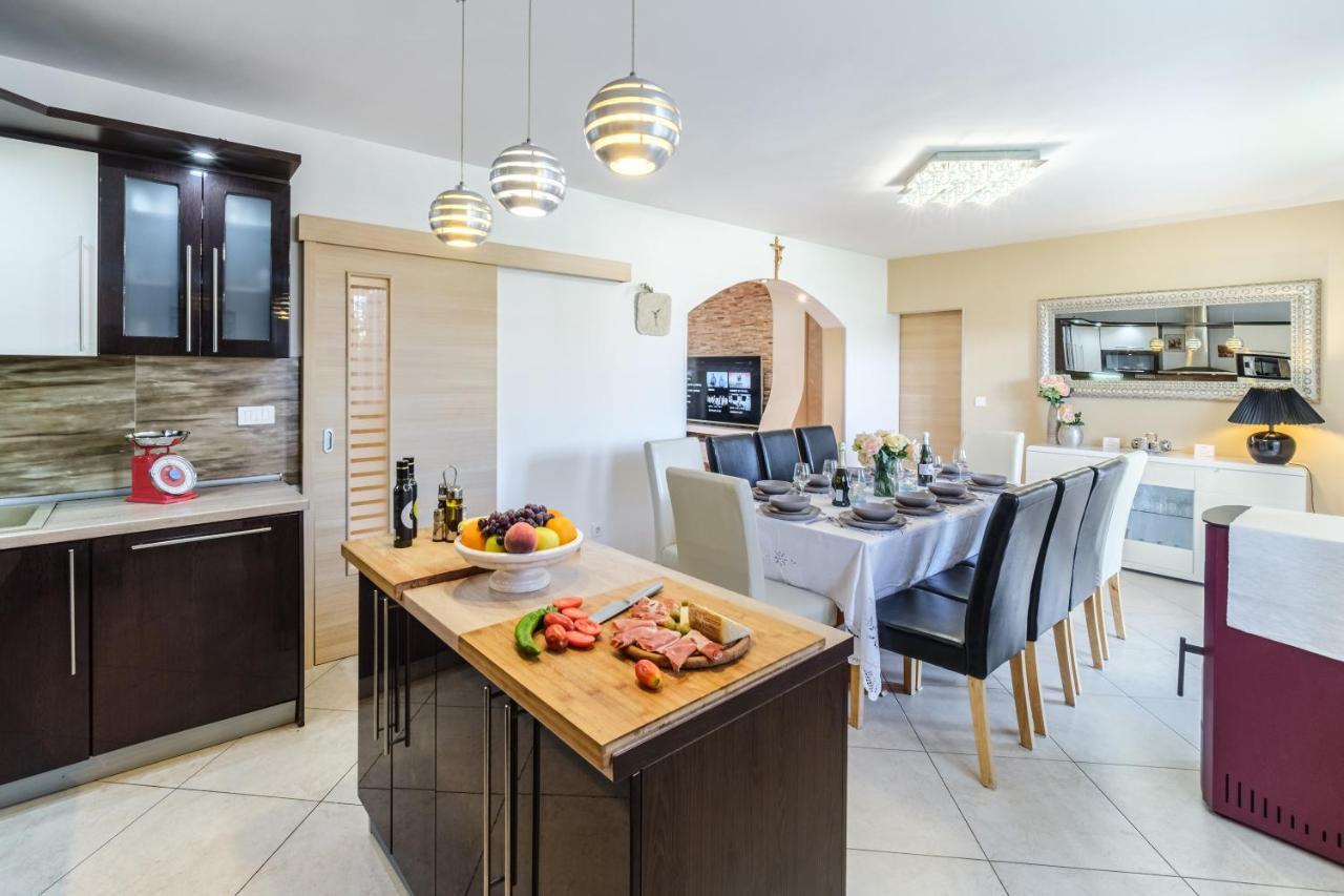 Villa Bravura Milna Milna  Ngoại thất bức ảnh