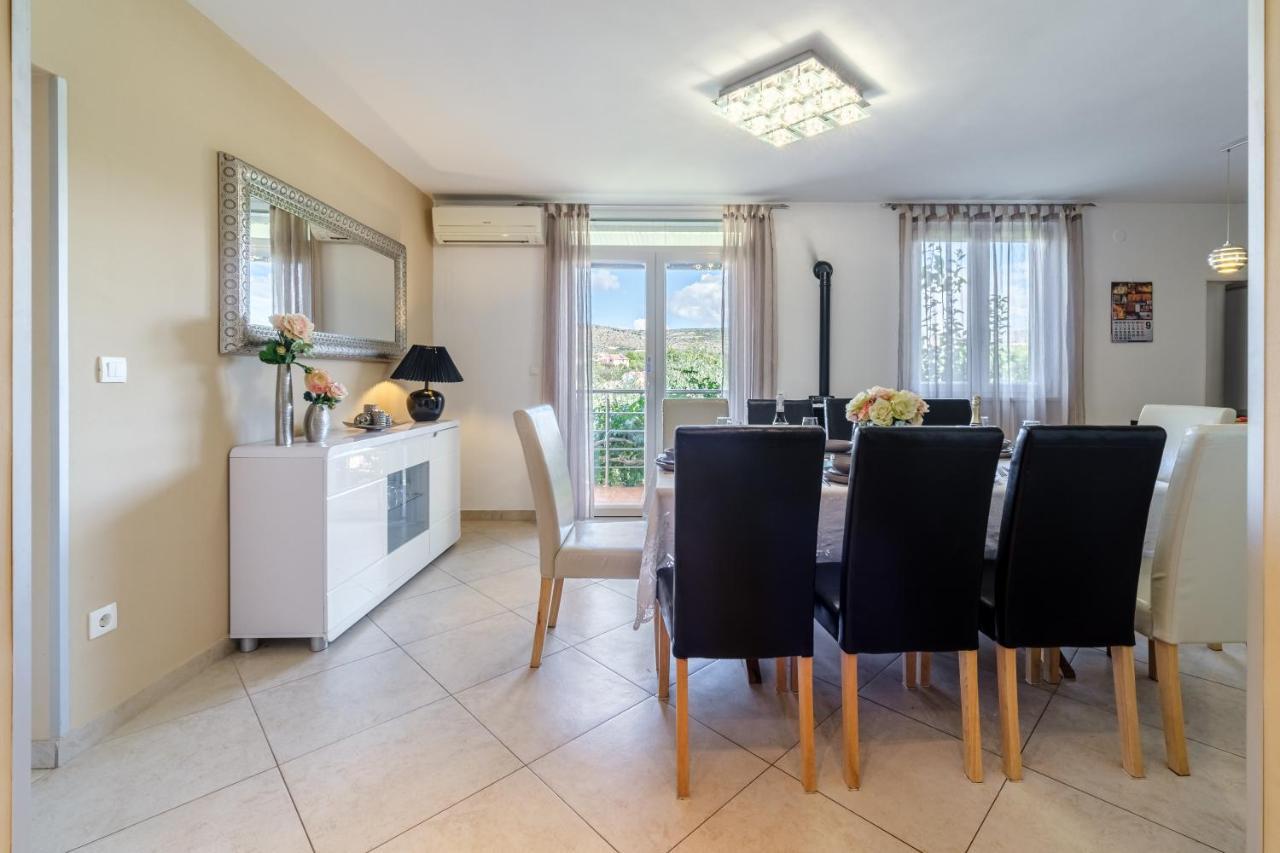 Villa Bravura Milna Milna  Ngoại thất bức ảnh