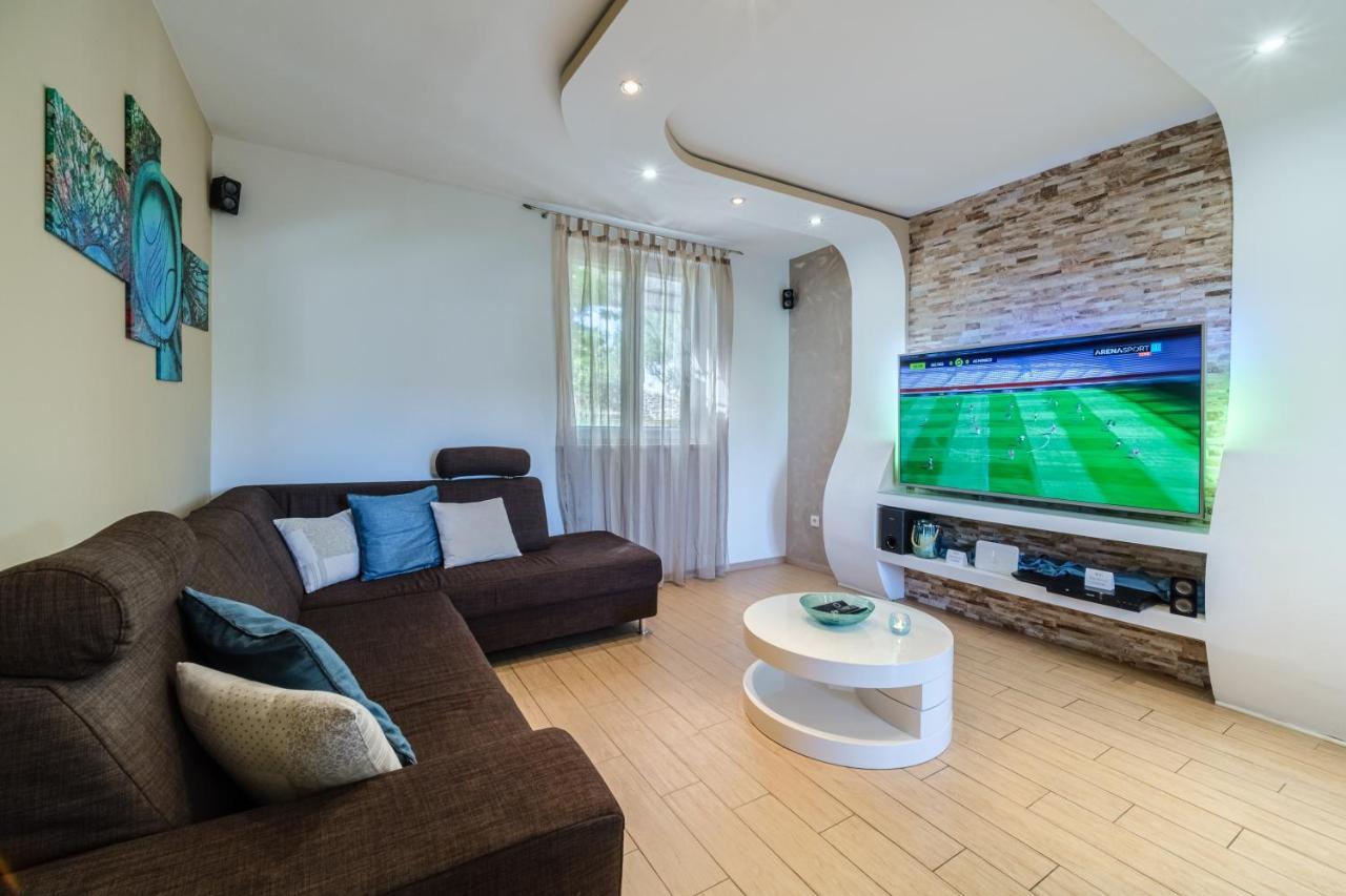 Villa Bravura Milna Milna  Ngoại thất bức ảnh