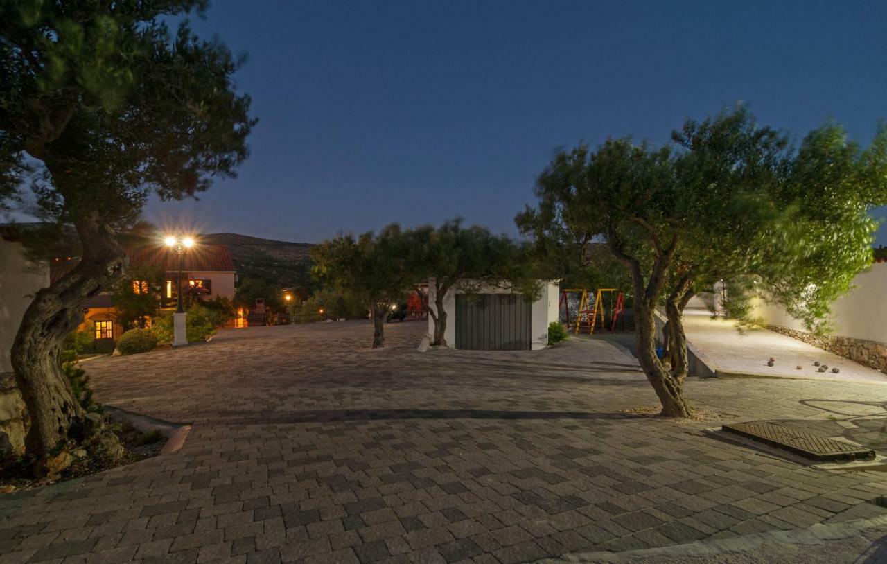 Villa Bravura Milna Milna  Ngoại thất bức ảnh