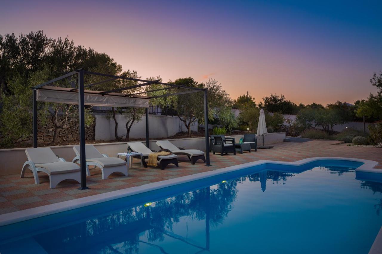 Villa Bravura Milna Milna  Ngoại thất bức ảnh